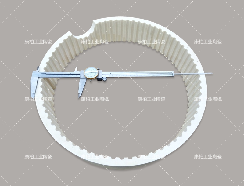 透明氧化鋁陶瓷是完全透明的嗎？會(huì)呈現(xiàn)顏色或霧感？?